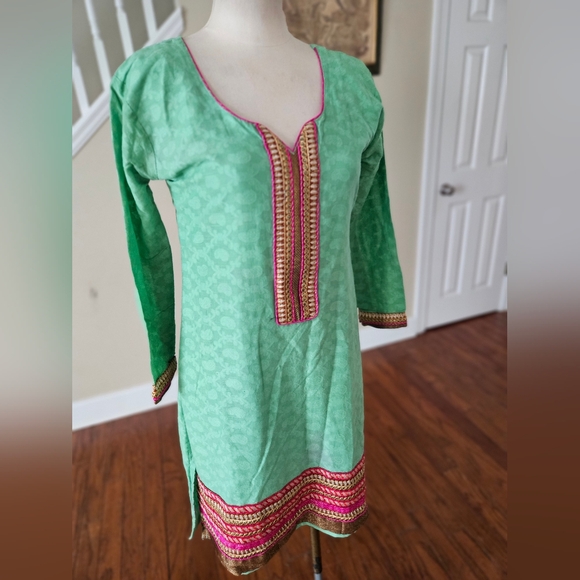 Handmade Embroidered Indian Dress Medium Large - Picture 2 of 4